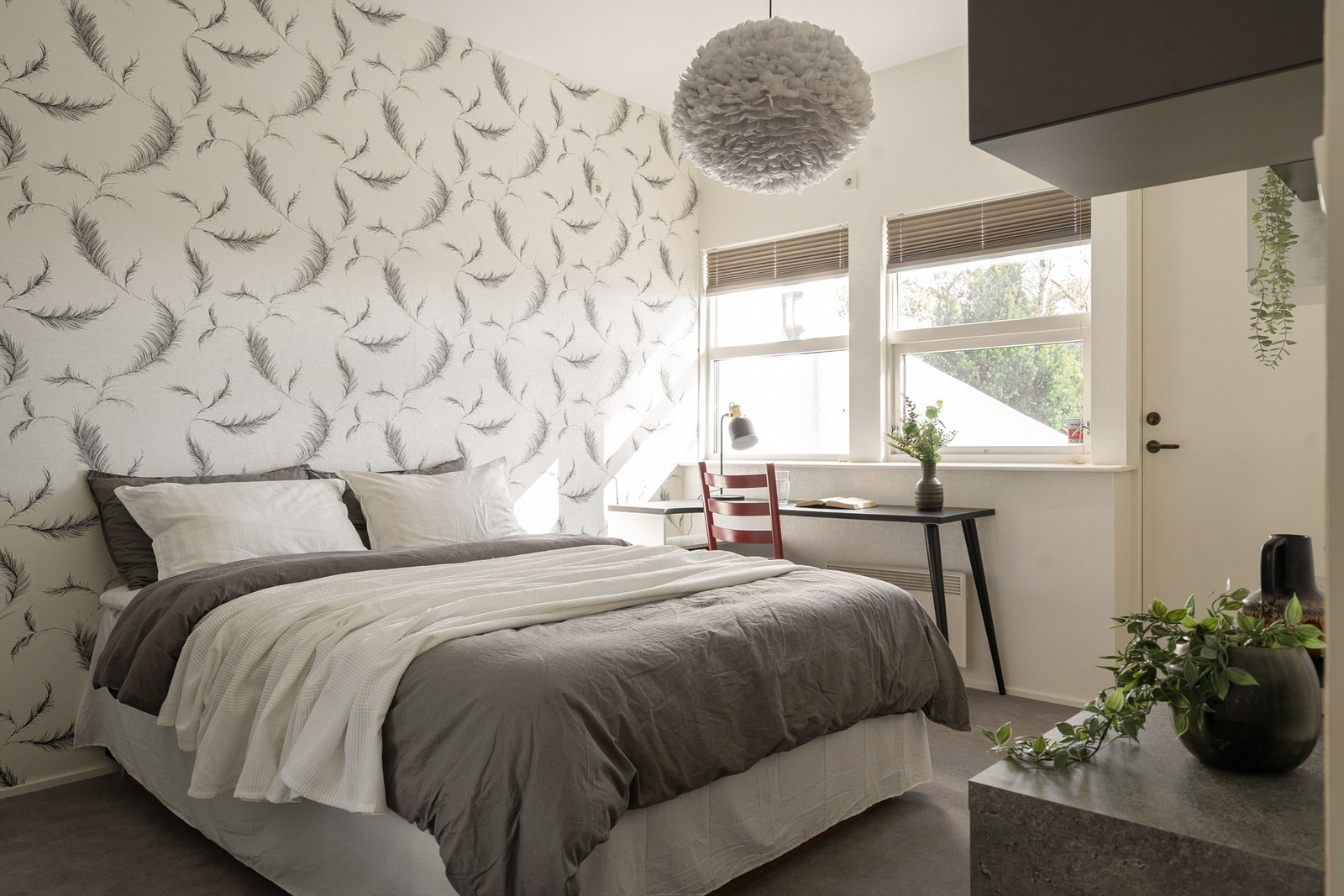 I underetasjen inngår i alt tre soverom. Dette er tilknyttet kjellerstuen og har i tillegg sekundær adkomstmulighet fra utsiden. Galleribilde