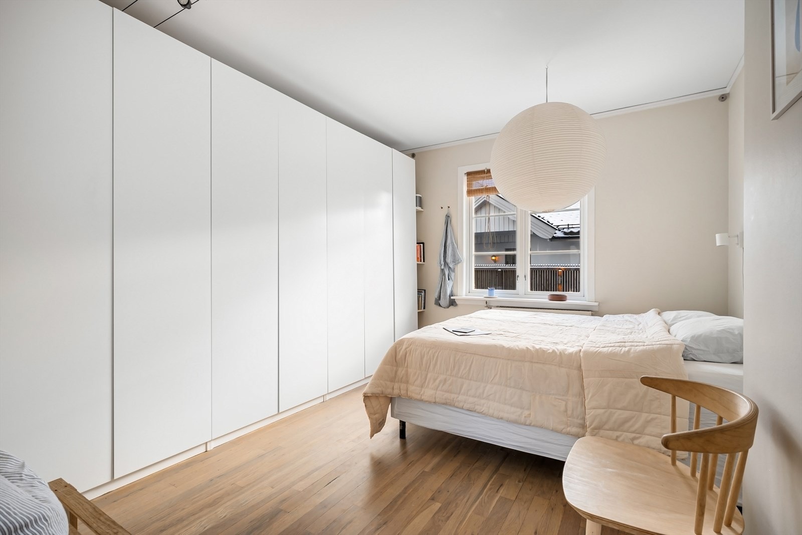 Boligen har to soverom - begge av god størrelse, med gode oppbevaringsmuligheter. Galleribilde