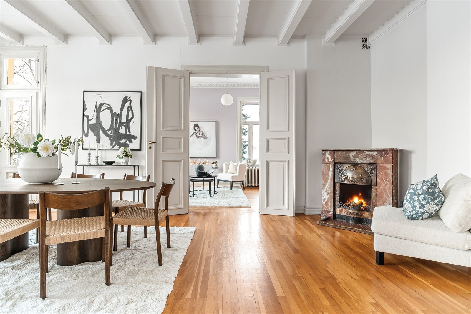 Tre stuer på rad, peis og fantastiske lysforhold Galleribilde