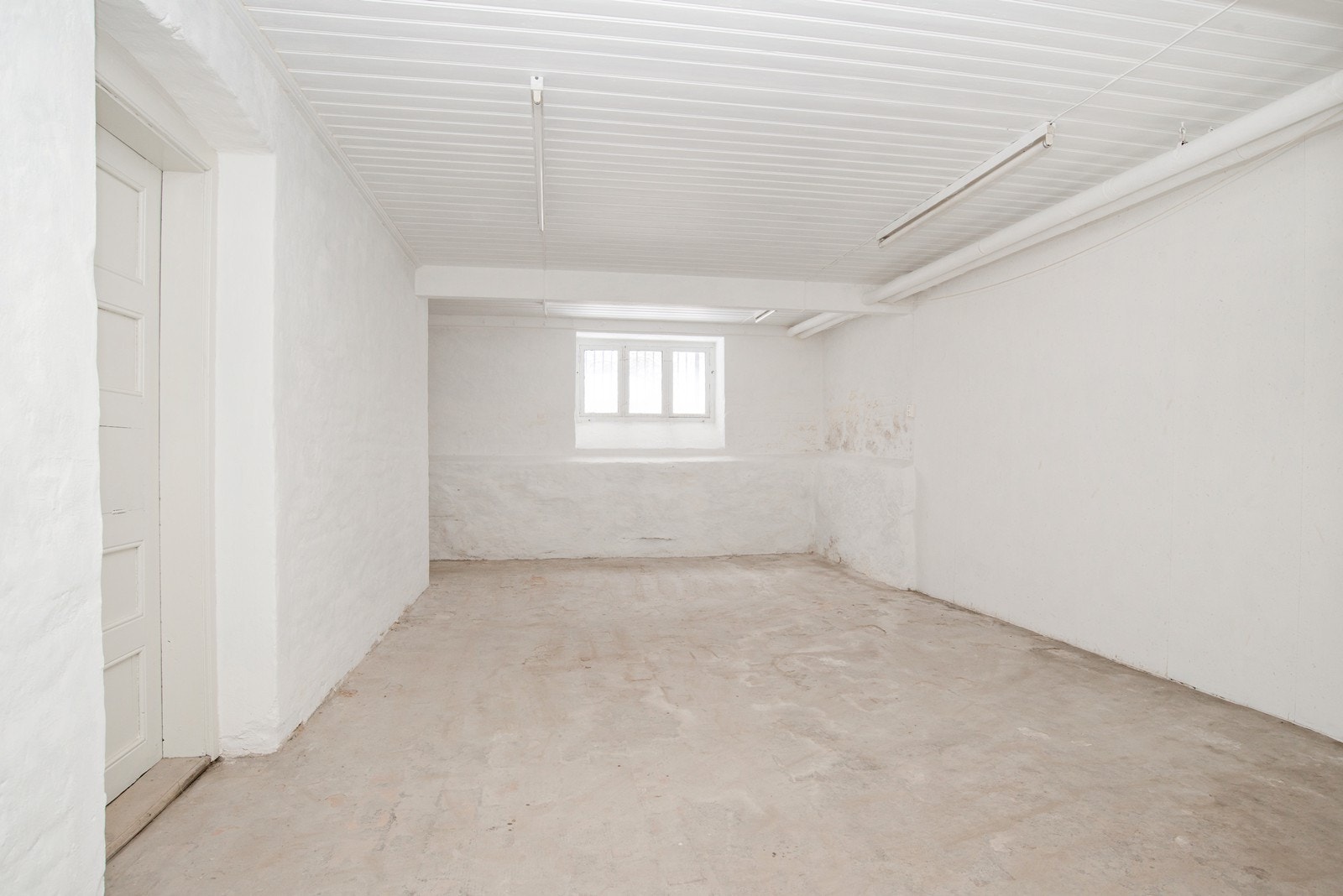 Stor og svært praktisk kjellerbod med bredt bruksområde (seksjonert som tilleggsdel) Galleribilde