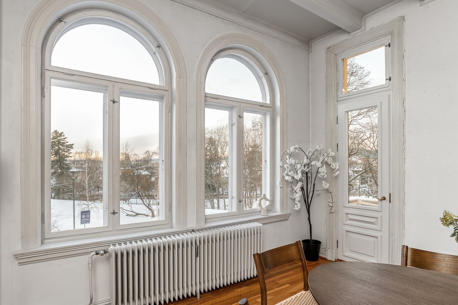 De karakteristiske buede vinduene er et vakkert blikkfang Galleribilde