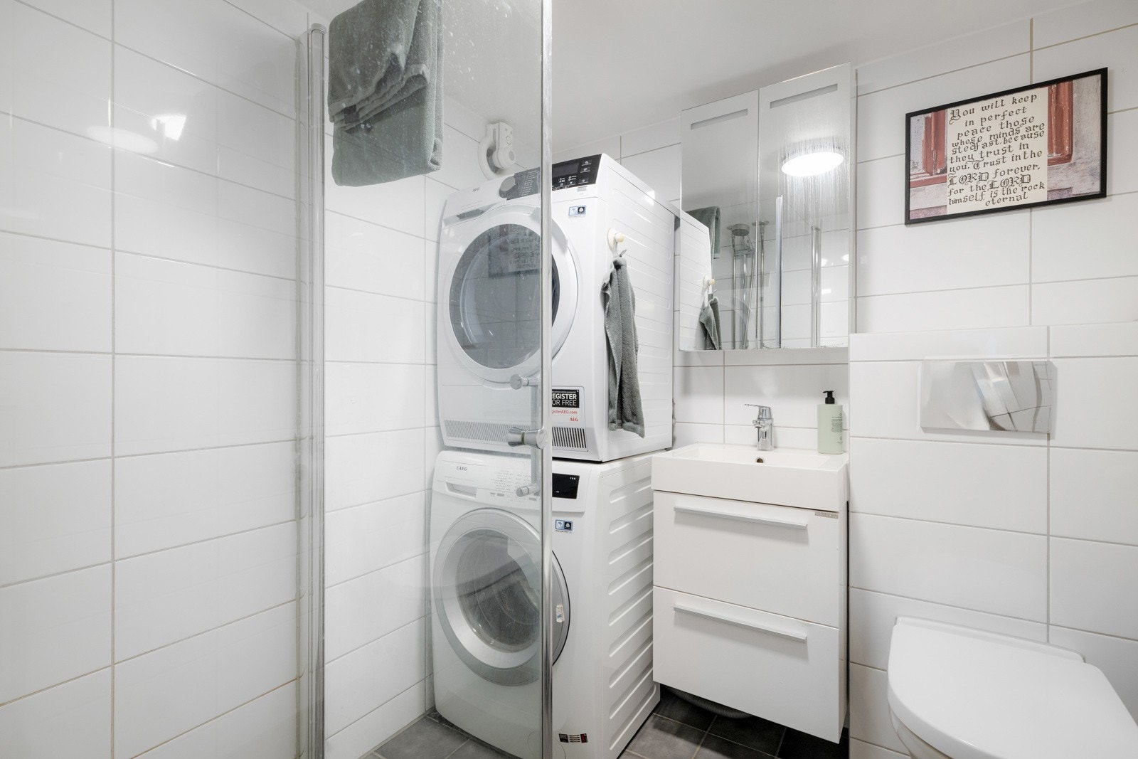 Pent og flislagt baderom som ble pusset opp i 2015. Galleribilde