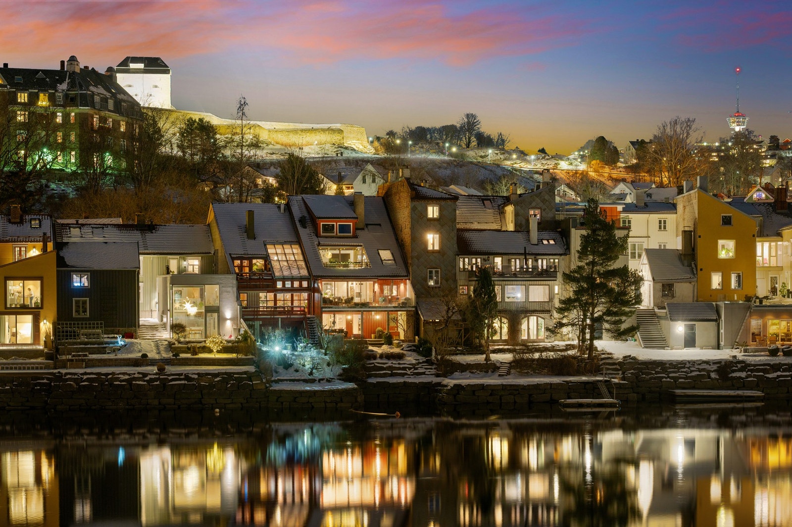 Øvre Bakklandet 38 har en fantastisk beliggenhet med Nidelva som nærmeste nabo! Galleribilde