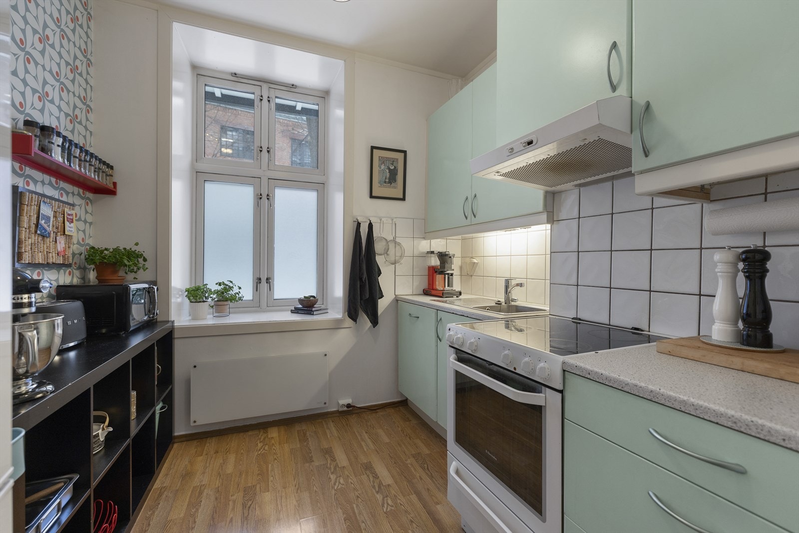 Leiligheten har separat kjøkken med god skap- og benkeplass. Galleribilde