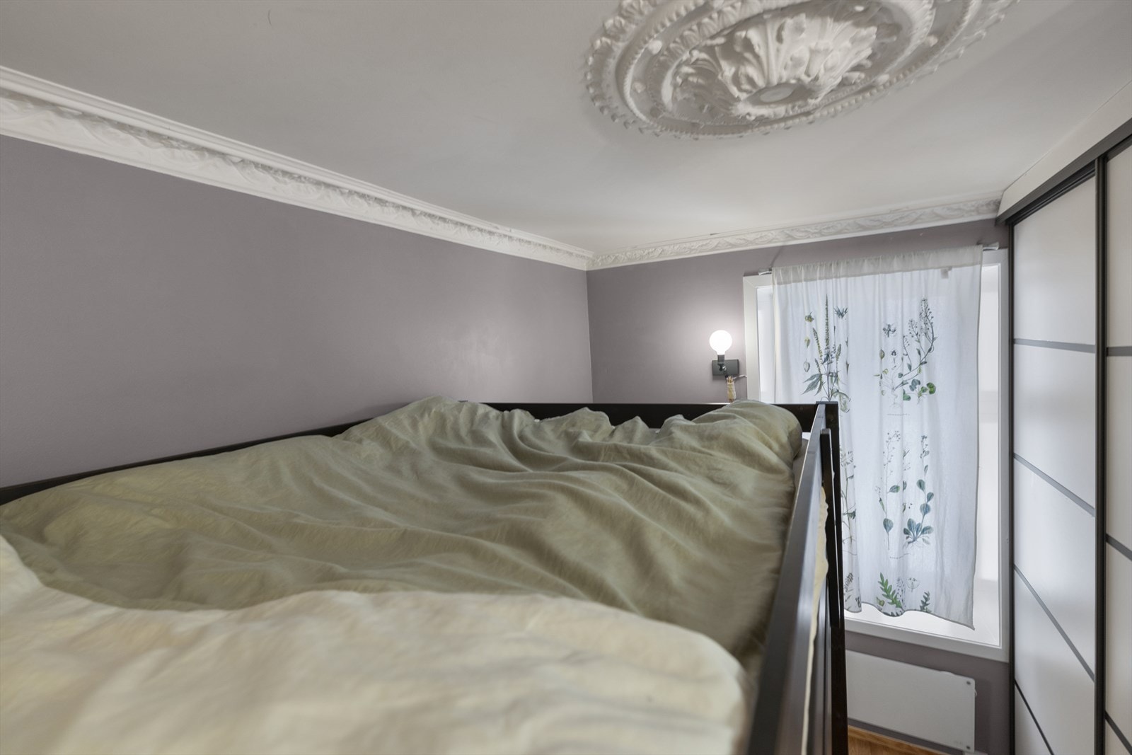 Soverommet er vendt mot bakgården. Galleribilde