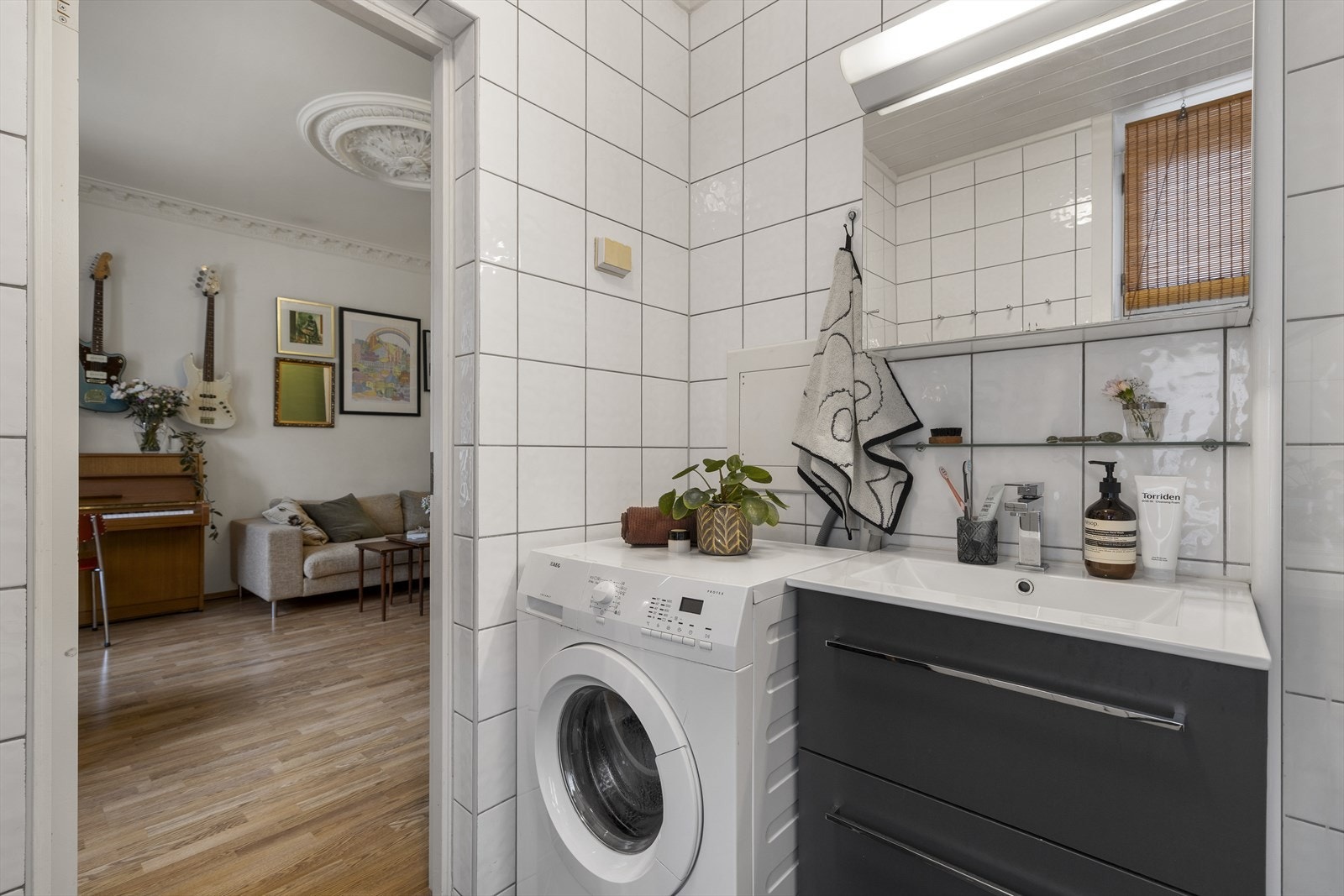 Bad og kjøkken fra 2006 da hele bygården ble renovert Galleribilde