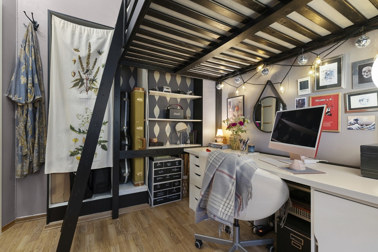 Smart soneinndeling så det i tillegg til seng er plass til kontor Galleribilde