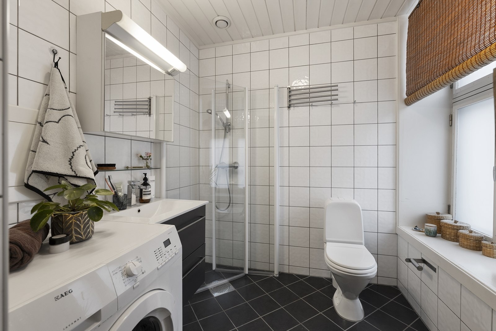 Varmekabler og termostat på badet skiftet med dokumentasjon i 2020. Galleribilde