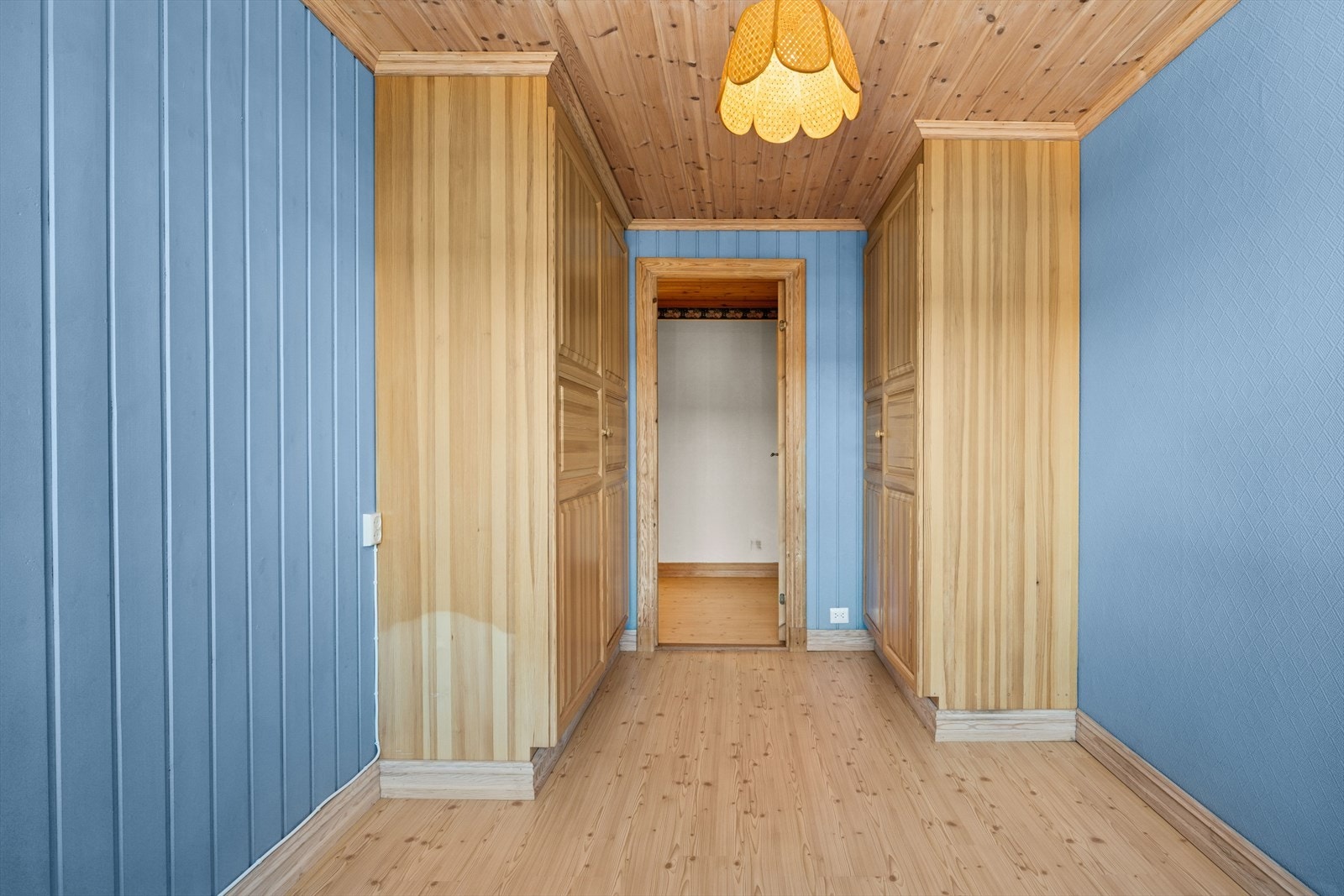 Gode garderobeløsninger på soverommet. Galleribilde