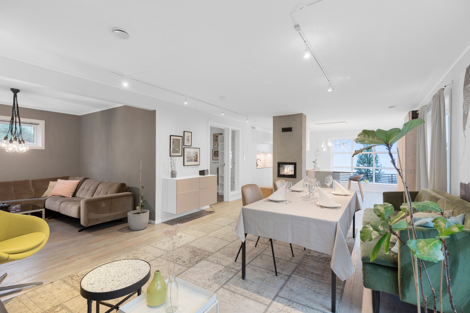 En moderne enebolig i Helleskjerva. Galleribilde