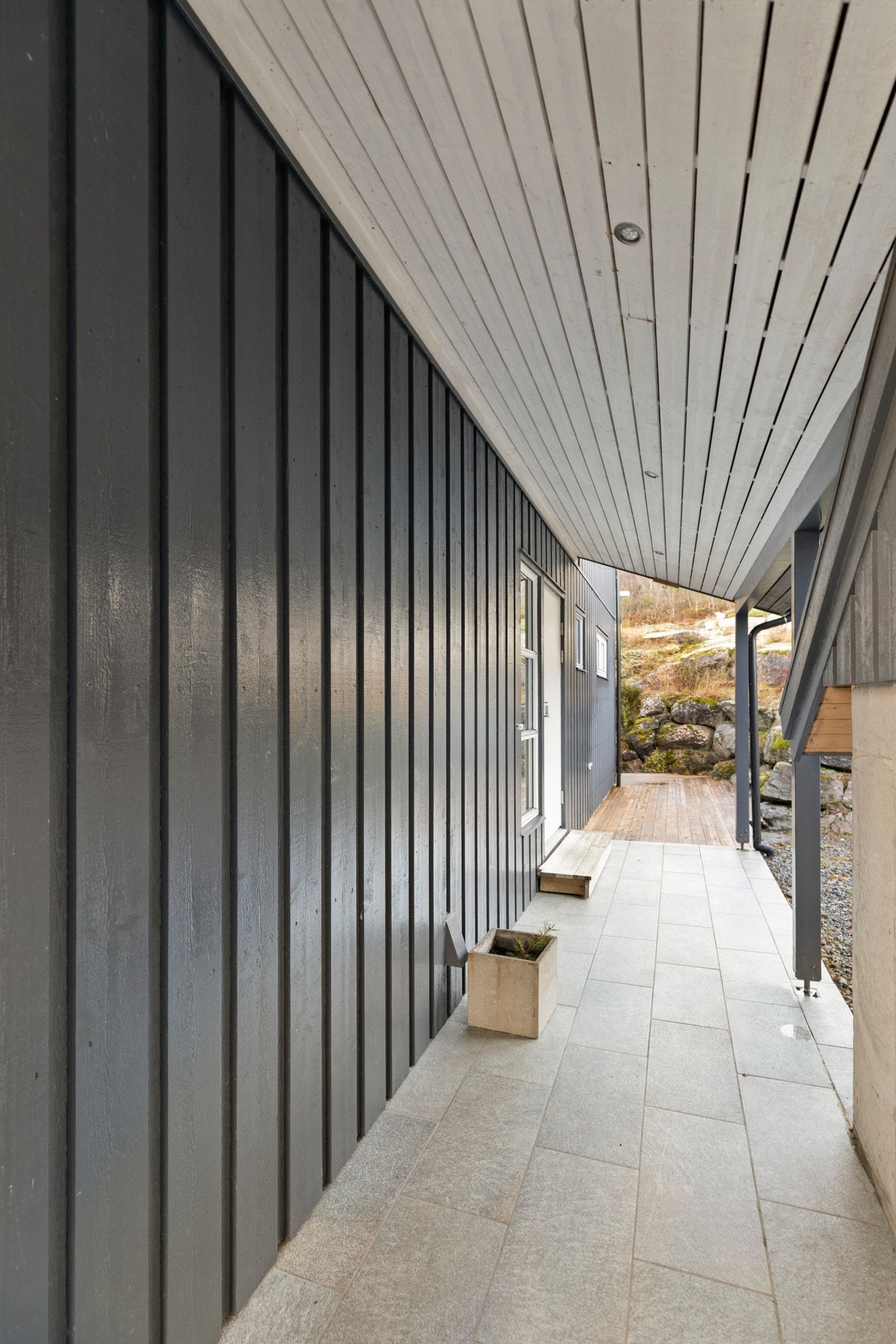 Flislagt dekke ved inngangsparti. Galleribilde