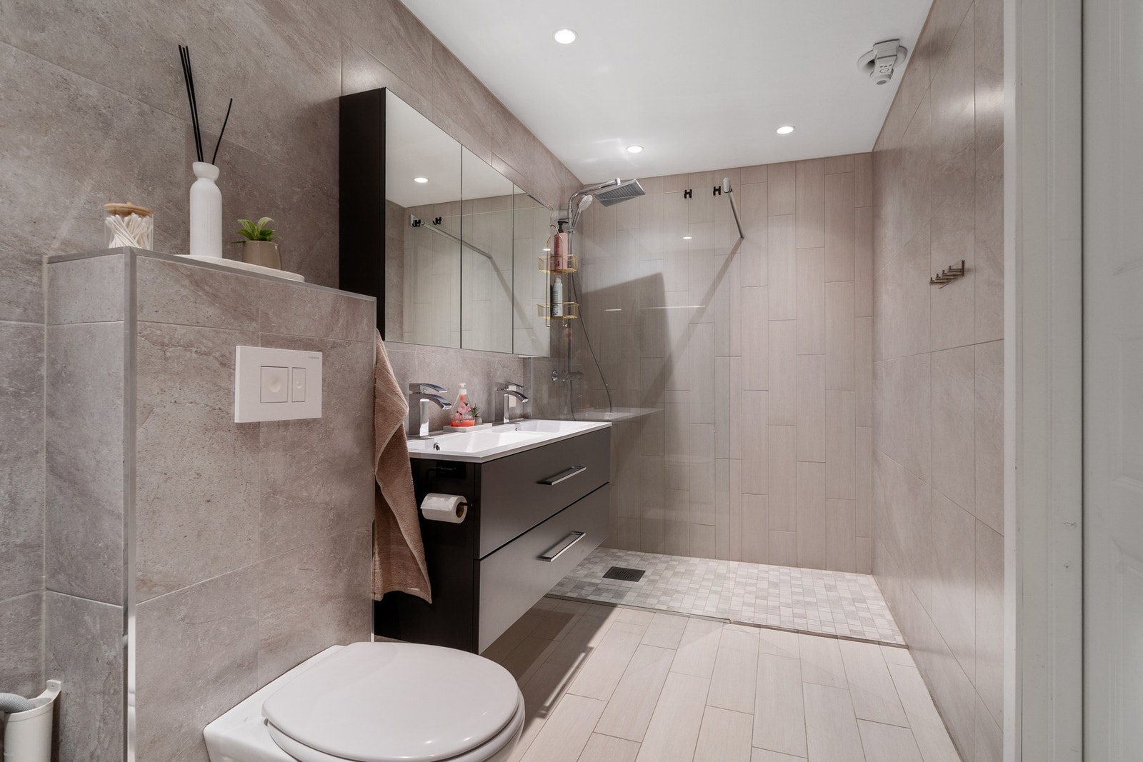 Flislagt bad fra 2018 Galleribilde