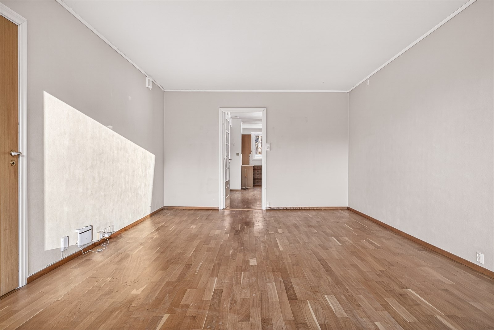 Mye veggplass gjør rommet lett å innrede. Galleribilde