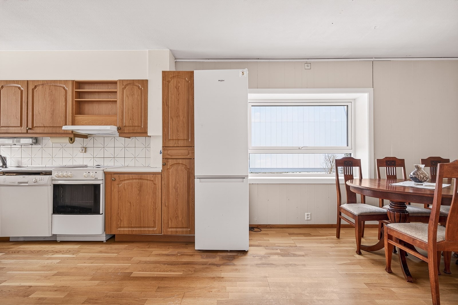 Kjøkken og spiseplass er på ca. 20 kvm. Galleribilde