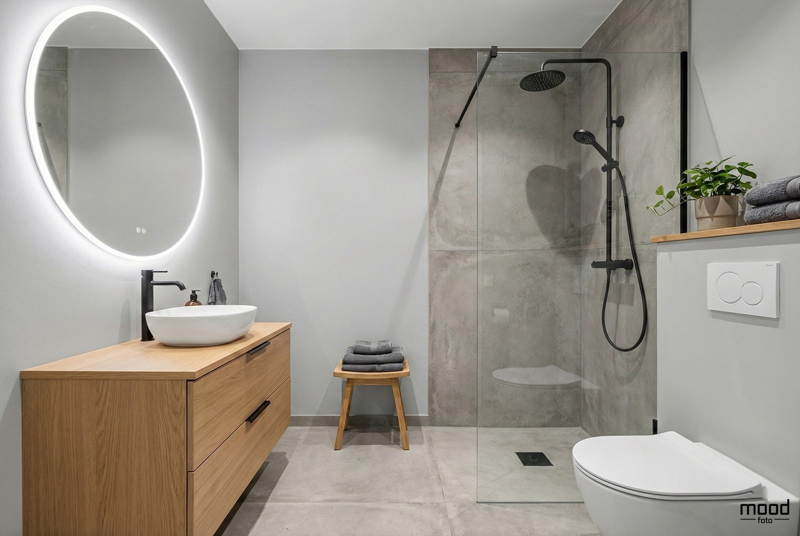 Digitalt møblert bilde av baderom, som viser et eksempel på hvordan man kan få det etter oppussing. Galleribilde