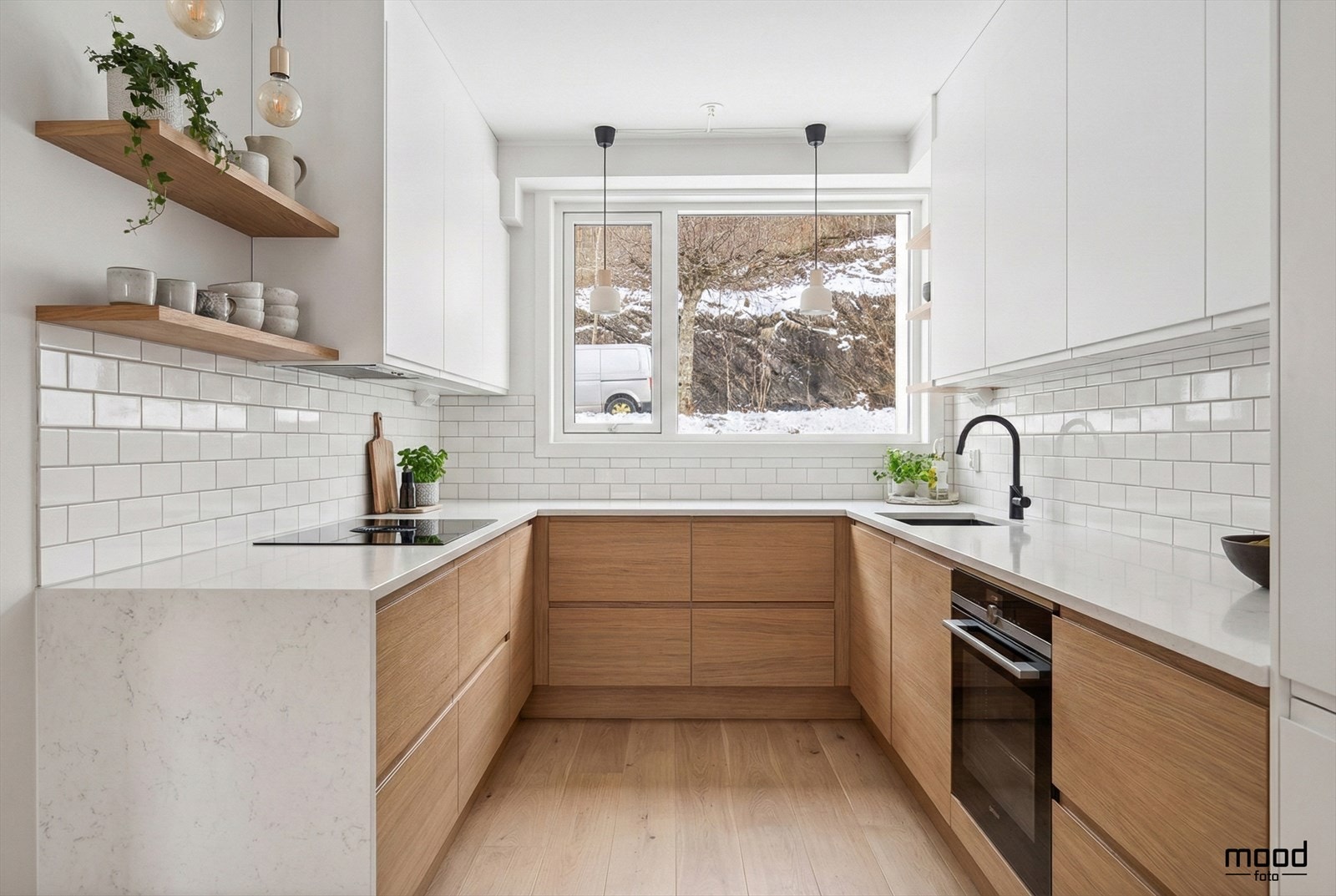 Digitalt møblert bilde av kjøkken. Galleribilde