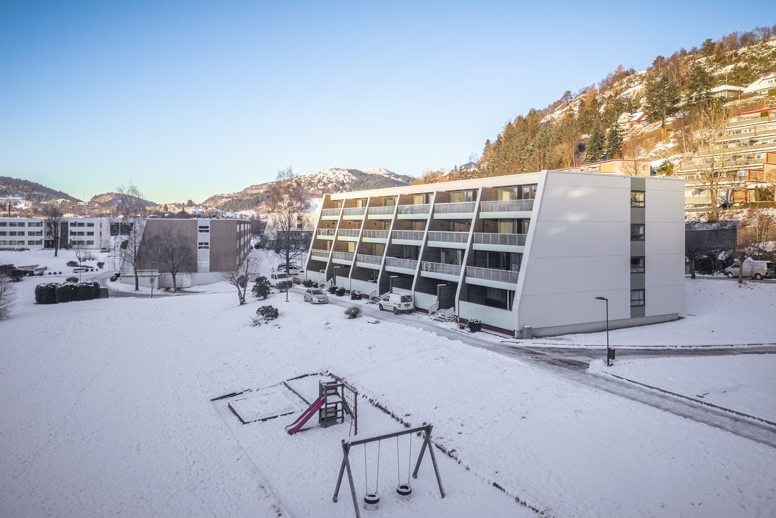 Populært borettslag med fine, forseggjorte uteområder. Galleribilde