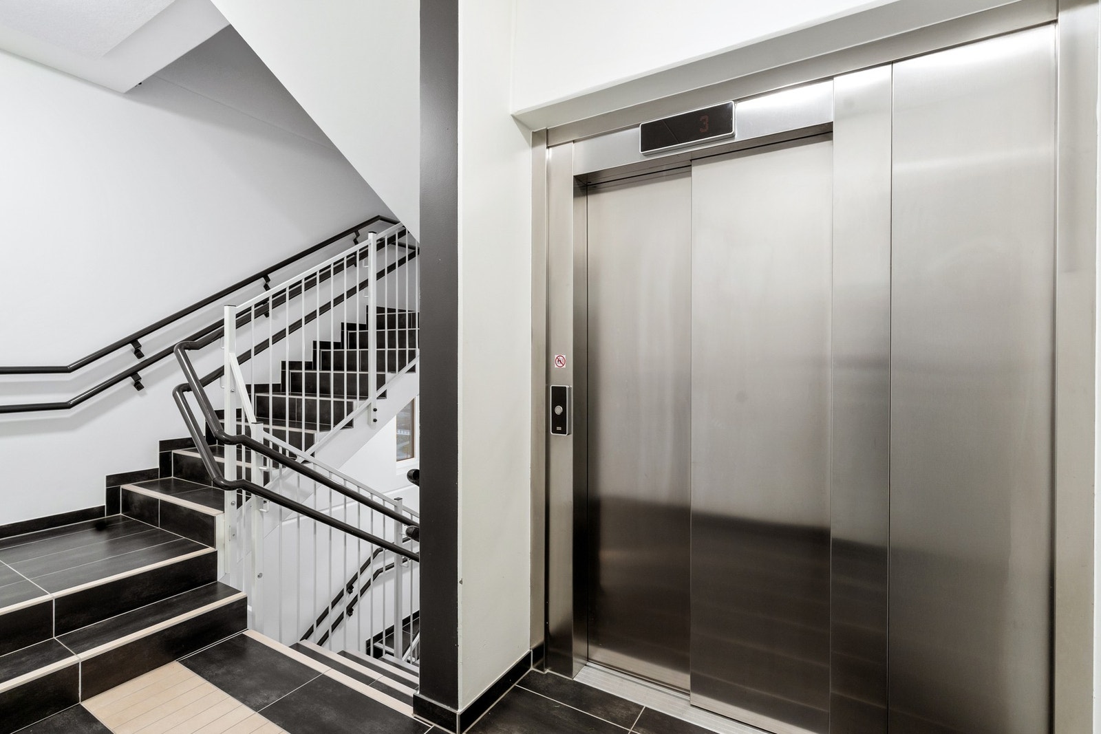 Her kan man velge mellom trapp eller heis. Galleribilde