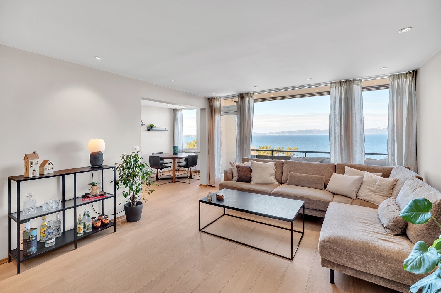 Leiligheten ligger i øverste etasje, og har en fantastisk utsikt! Galleribilde