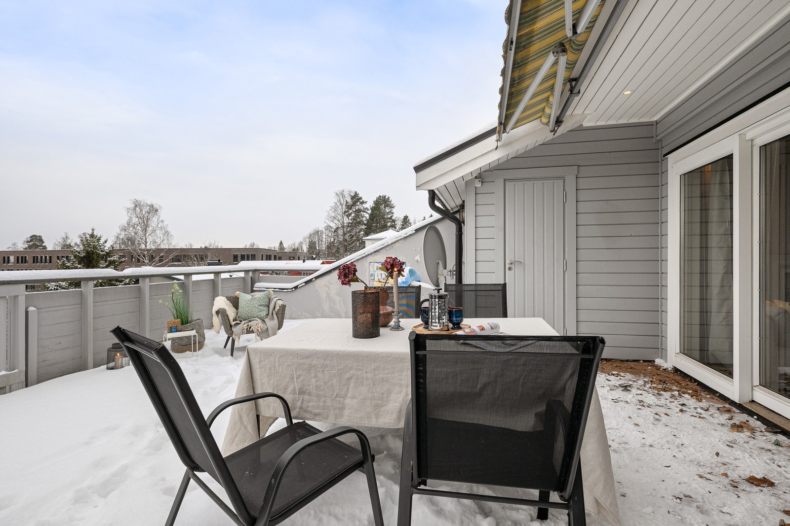 Praktisk bod på terrassen samt to kjellerboder - samlet bodareal på ca. 16 m². Galleribilde