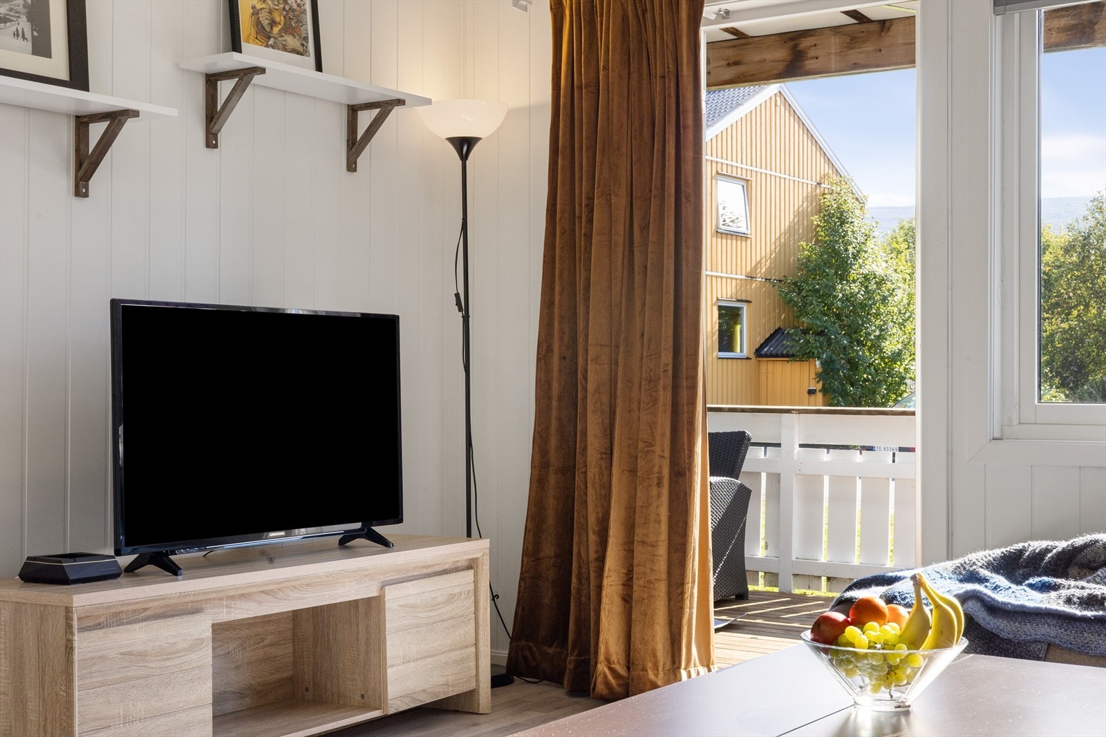 Fra stue mot terrasse. Galleribilde