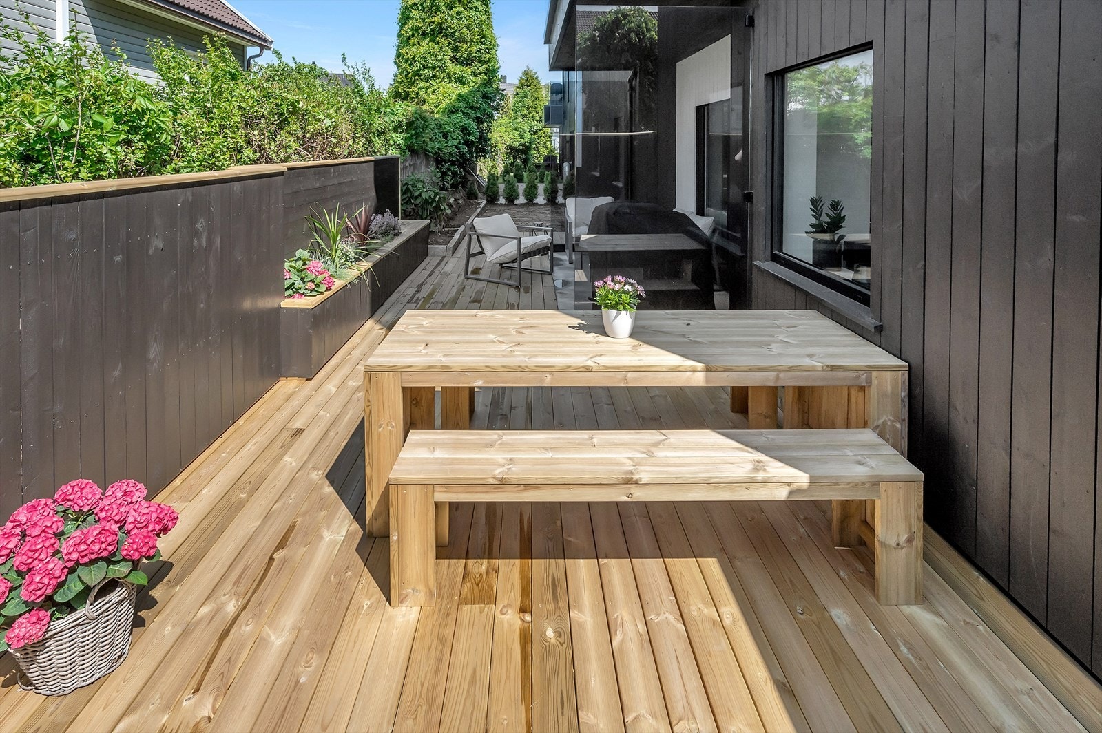 Leiligheten har en deilig terrasse på rett over 30 kvm! Galleribilde