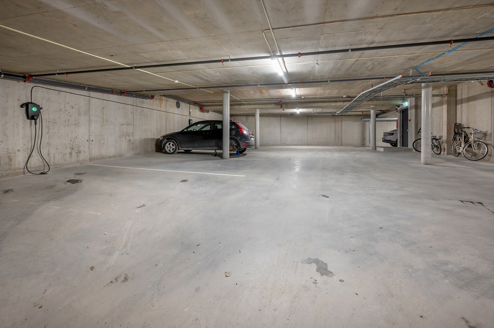 Leiligheten disponerer egen p-plass i lukket felles garasjeanlegg. Galleribilde