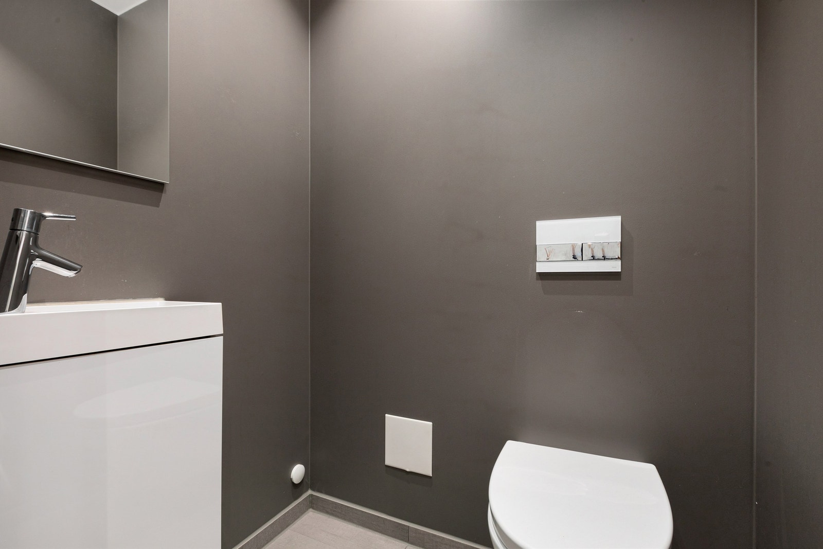 Praktisk toalettrom i husets 1.etg Galleribilde