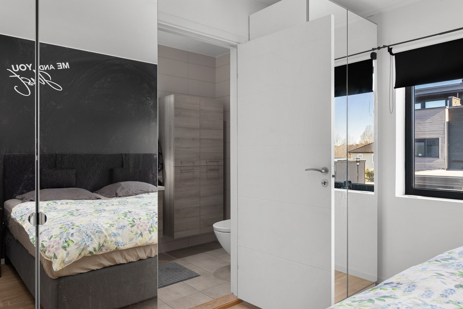 Eget privat bad tilknyttet hovedsoverommet Galleribilde