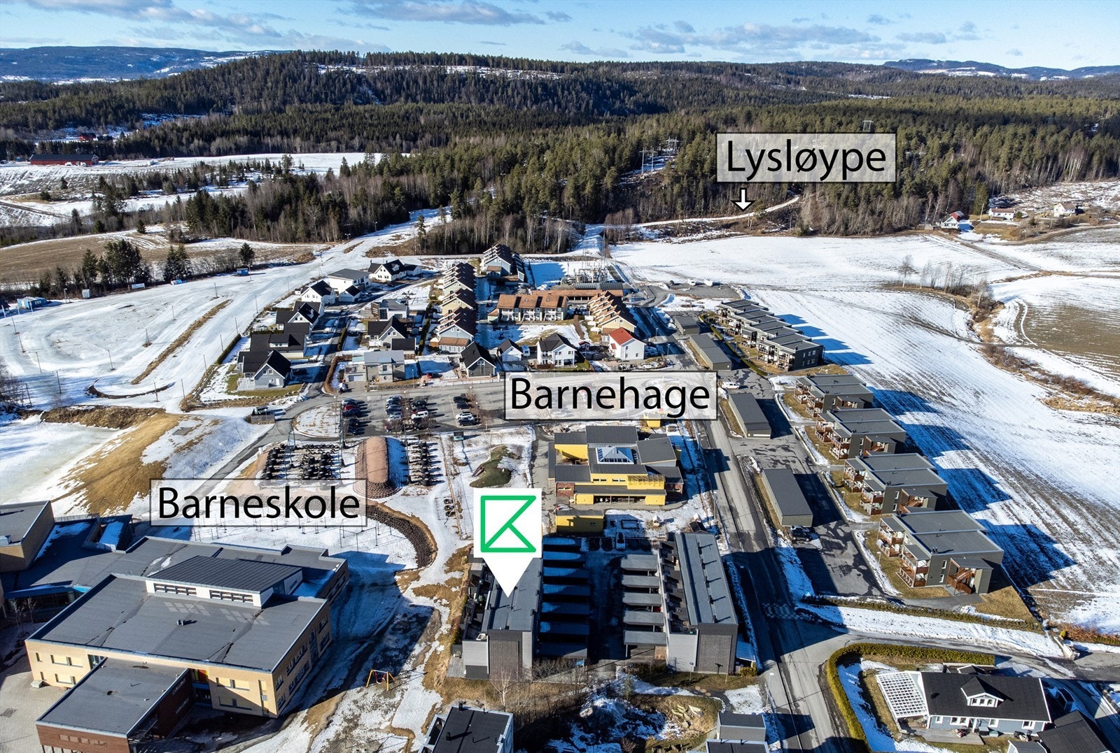 Meget sentral og barnevennlig beliggenhet med alt fra togstasjon, skoler, barnehager, marka og matbutikker rett i nærheten Galleribilde