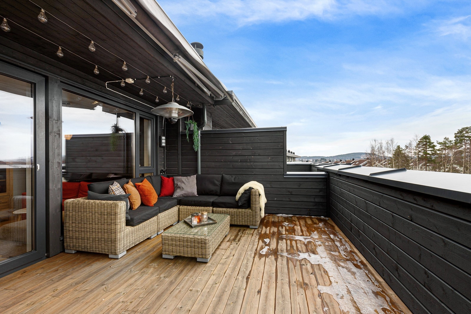 Delikat og moderne rekkehus over 3 plan, med flere fine uteområder Galleribilde