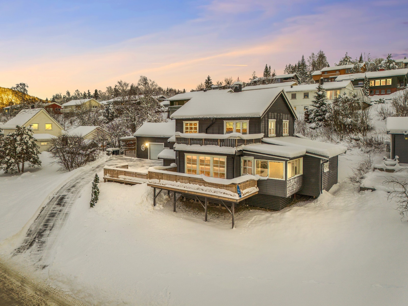Attraktivt og barnevennlig med idrettsanlegg, barnehage og barneskole i nærheten Galleribilde