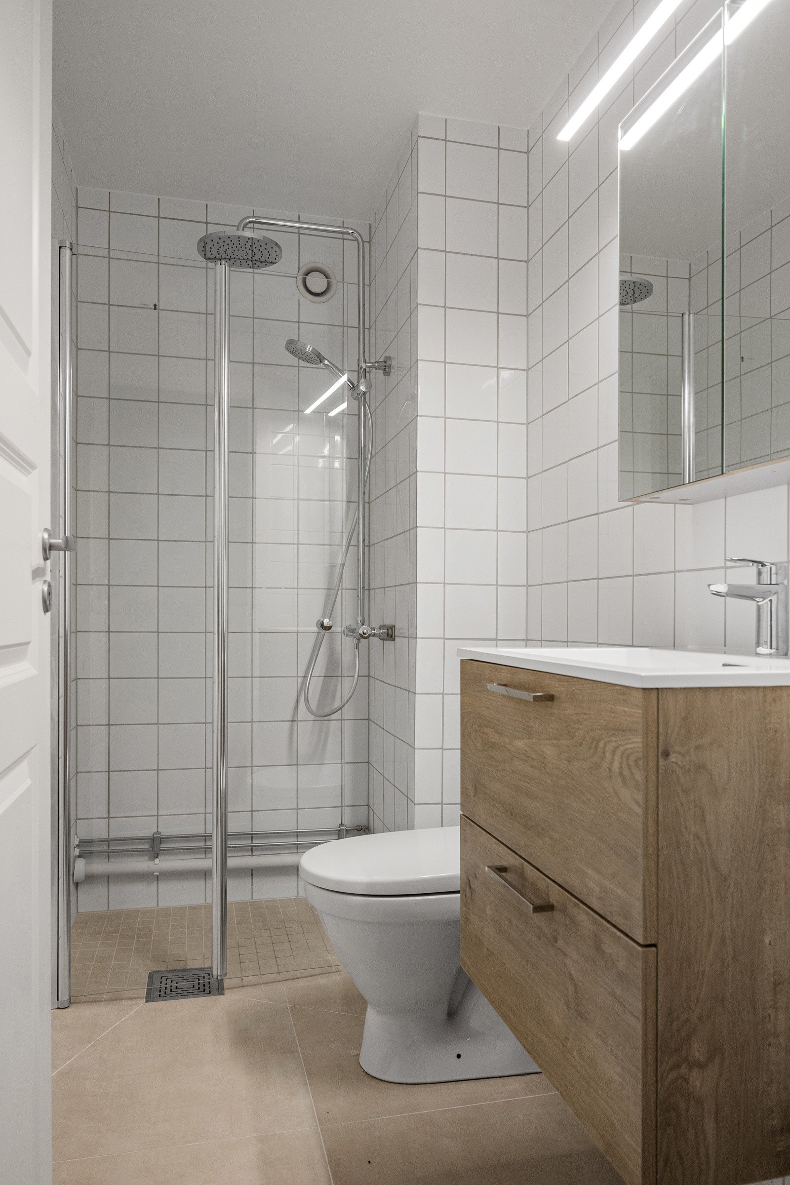 Pent bad/wc fornyet i 2025 med ny innredning og nye gulvfliser. Galleribilde