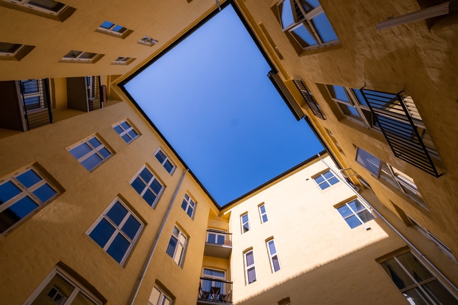 Leiligheten ligger i et hyggelig borettslag med en sentrumsnær beliggenhet til "alt" Oslo har å by på. Galleribilde