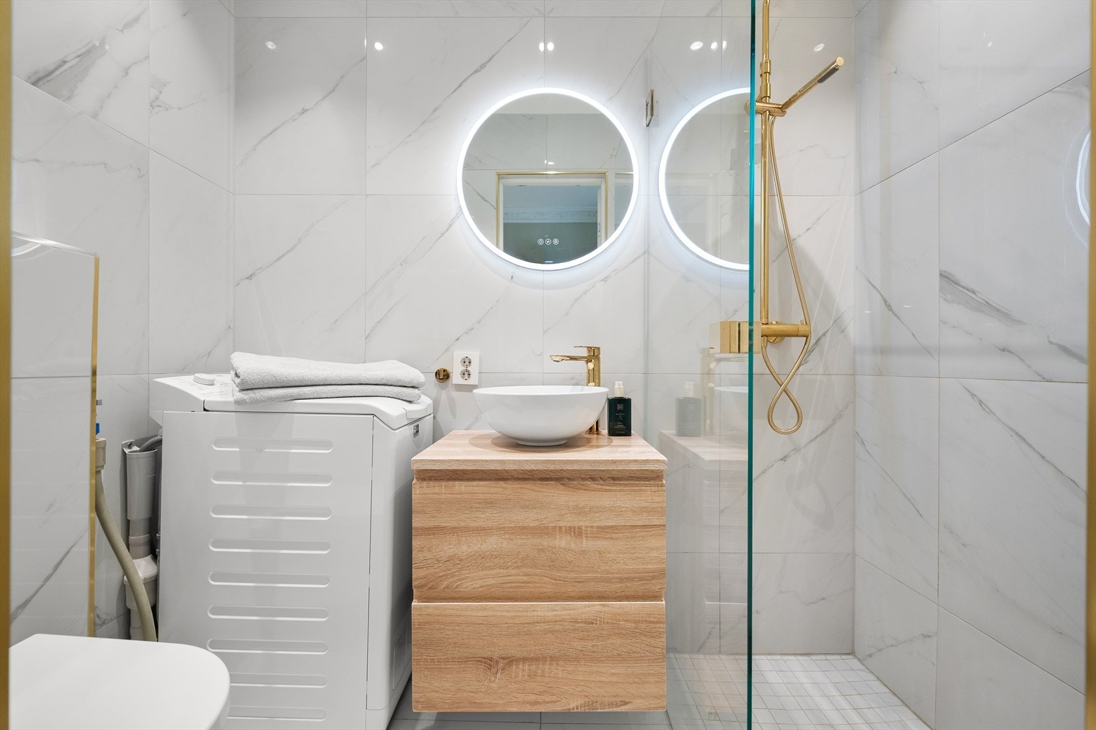 Pent, flislagt baderom totalrenovert i 2022. Galleribilde