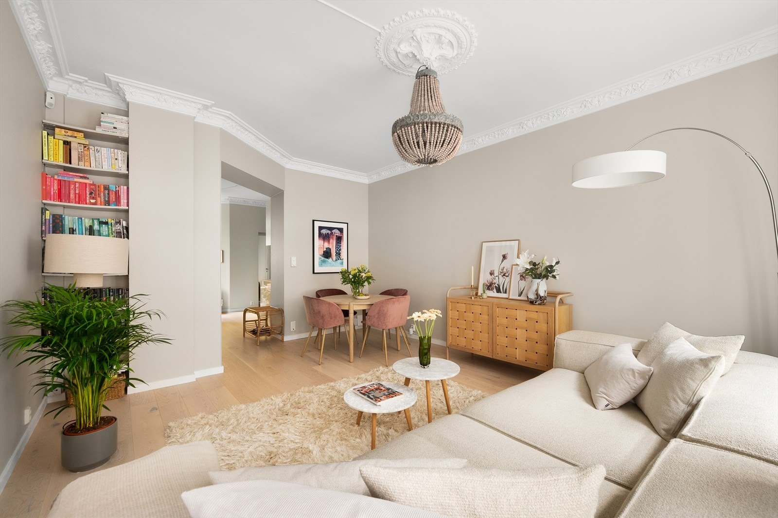 Hele boligen ble malt i tidsriktige farger i 2022. Galleribilde