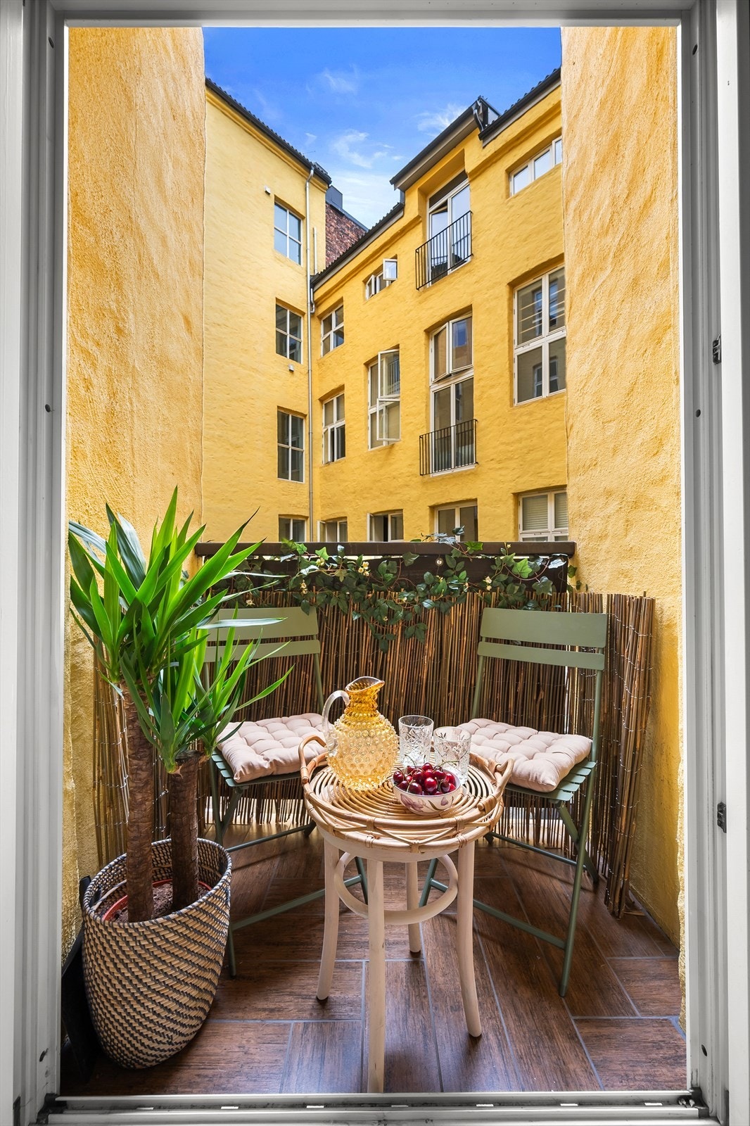 Her er det plass til et mindre cafébord med tilhørende stoler. Galleribilde