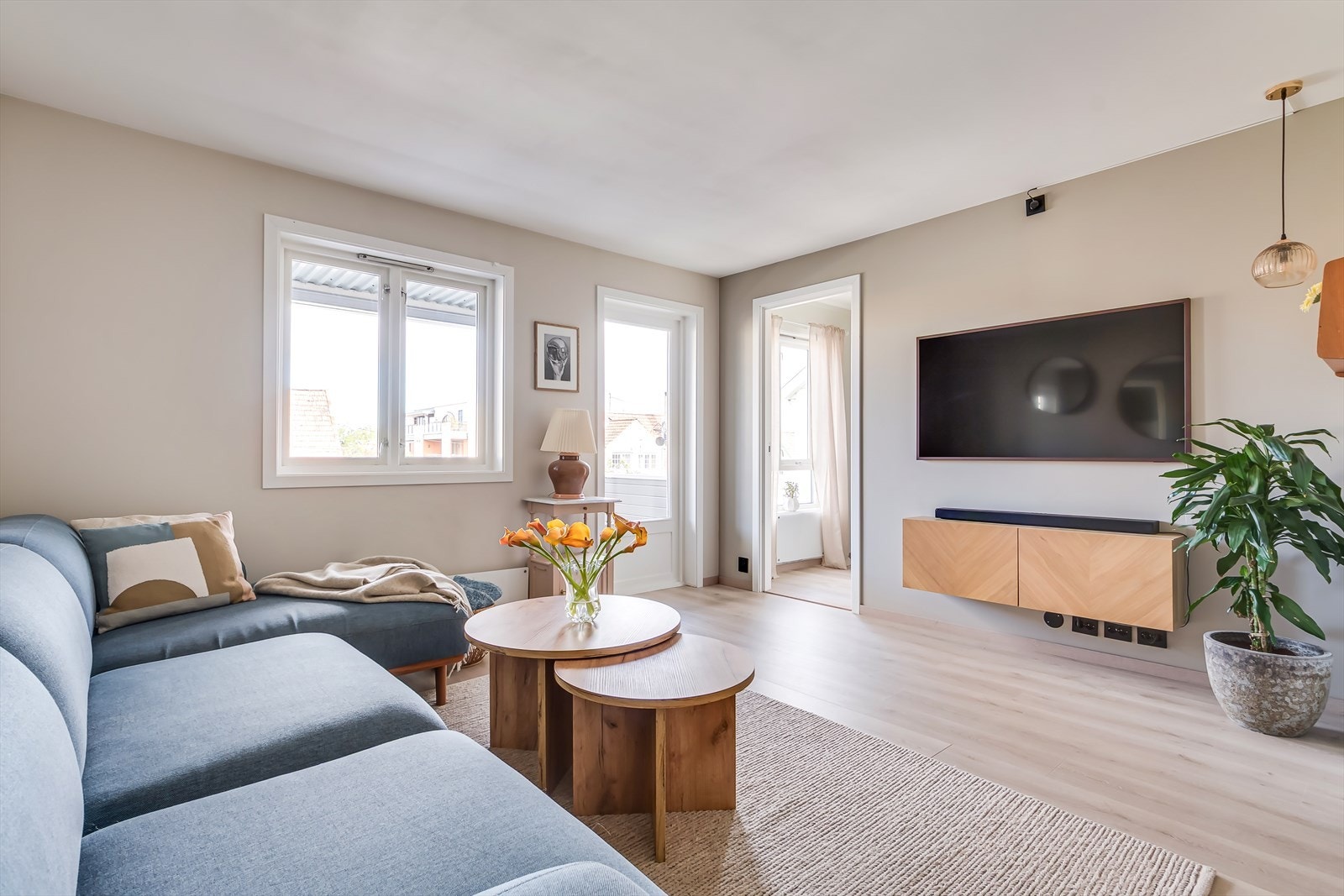 I stuen har du direkte utgang til terrassen. Galleribilde