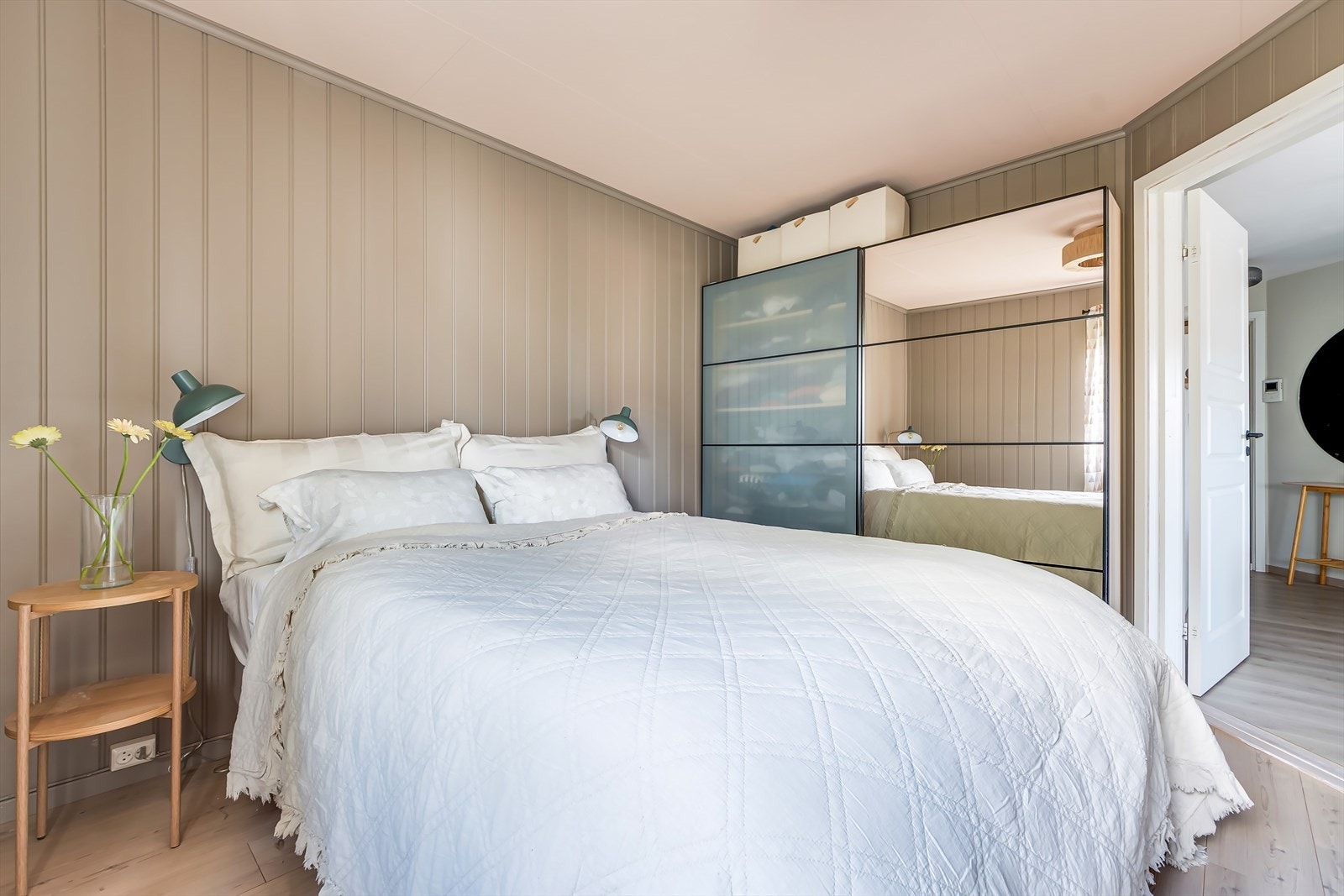 Her finnes det også plass til stor garderobeløsning. Galleribilde