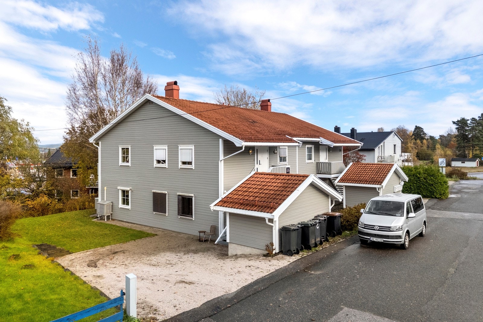 Fin leilighet beliggende i 2. etg. i 4- mannsbolig- utvendig bod medfølger Galleribilde