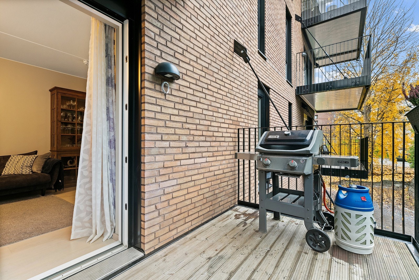 Fra leiligheten er det kort vei til gangsti langs idylliske Sagelva. Galleribilde