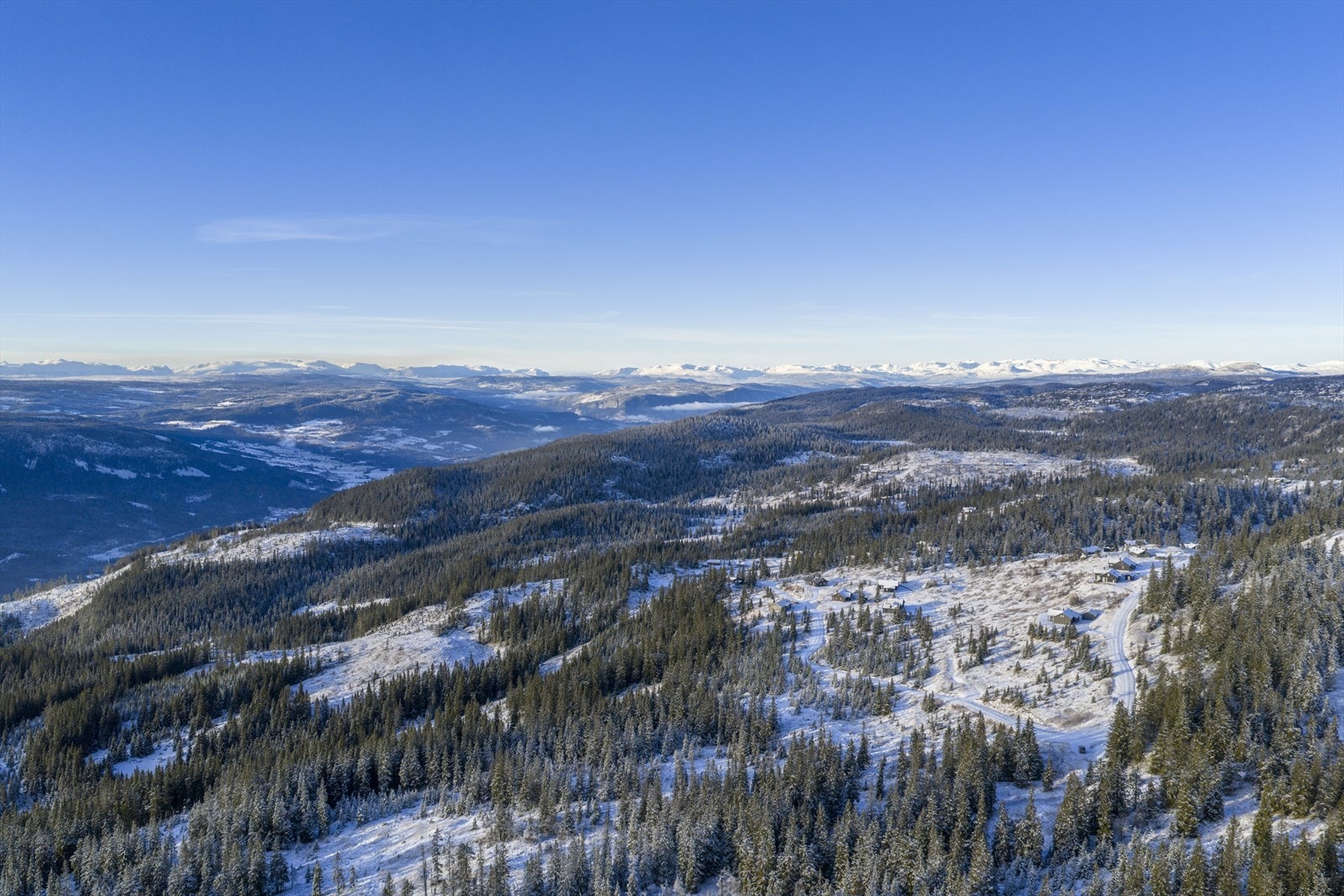 Nystølen hyttefelt er et flott utgangspunkt for turer i vakker natur, men det vil også være hyggelig å tilbringe rolige stunder ved hytta. Her ligger alt til rette for mange gode dager på fjellet! Galleribilde
