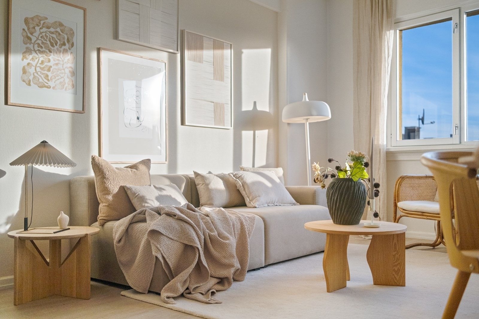 Leiligheten er malt i delikate og tidsriktige farger. Galleribilde