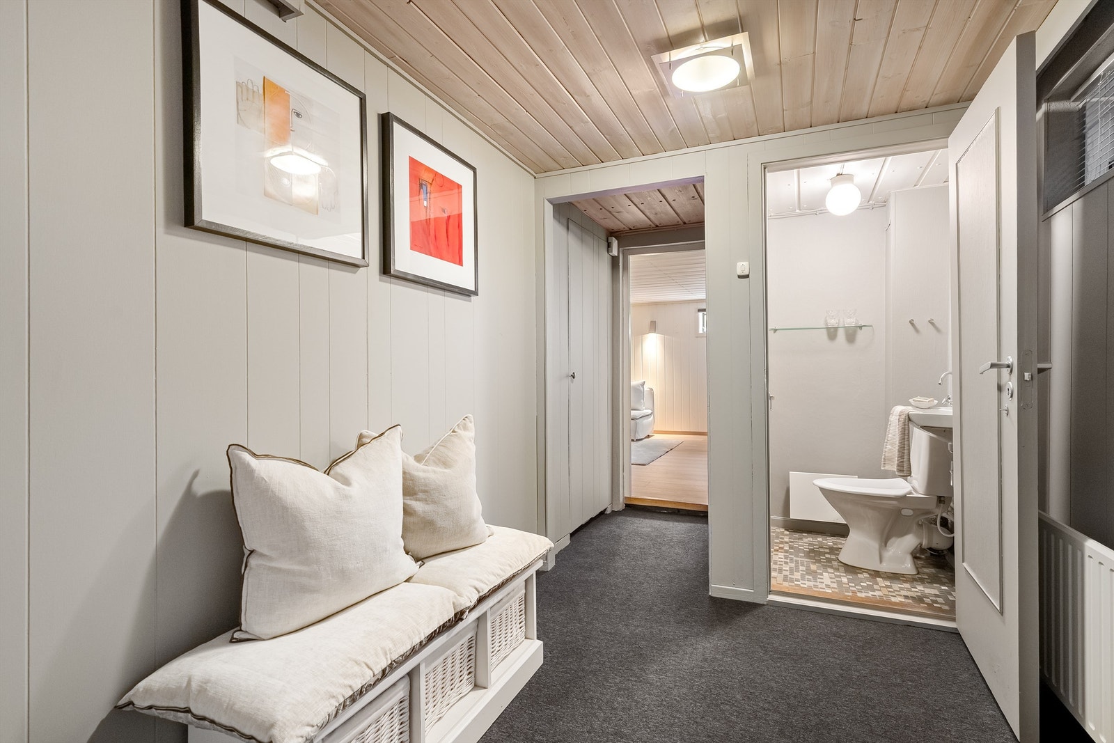 Gjestetoalett i underetasje. Galleribilde