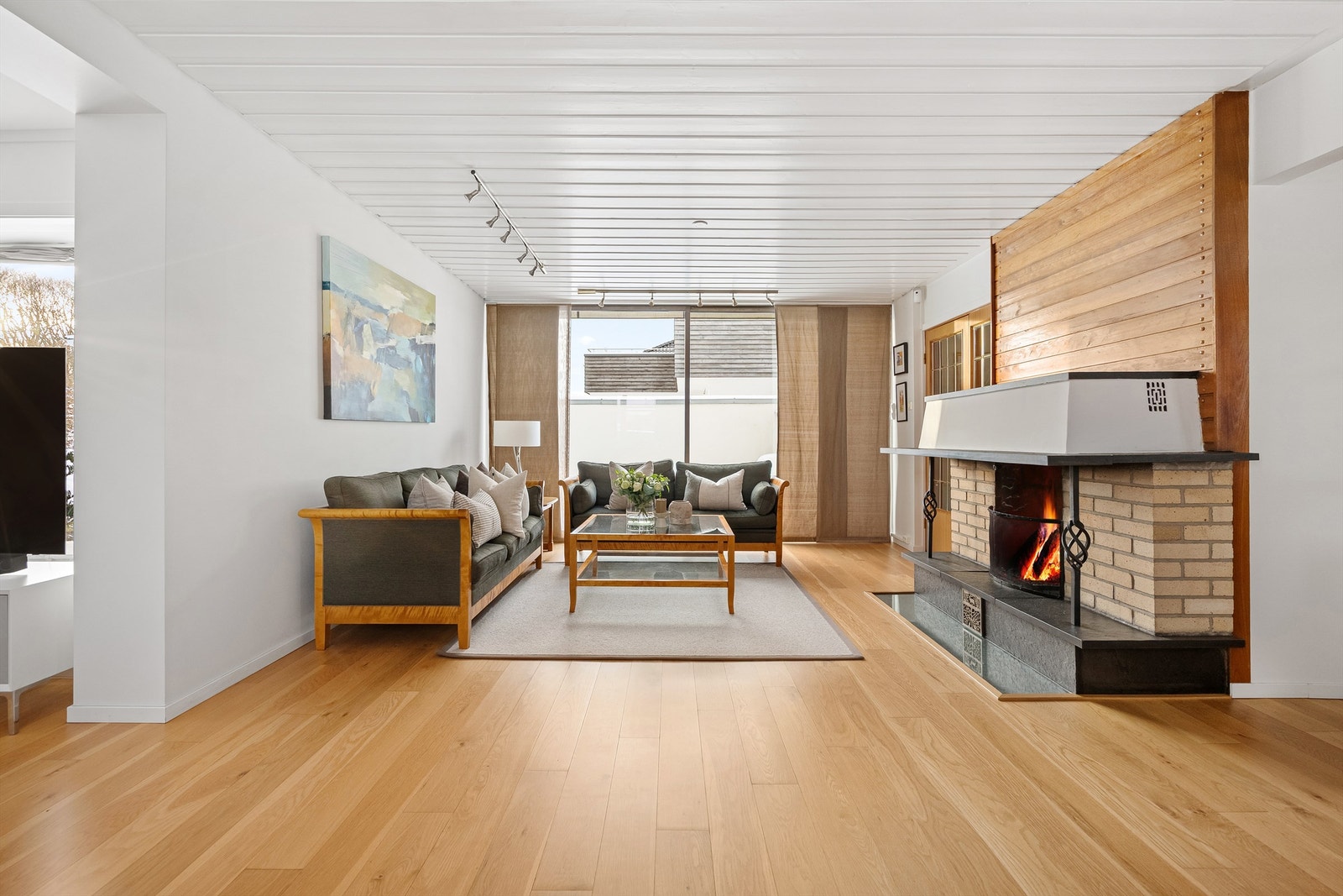 Direkte utgang til lun og solrik hage. Galleribilde