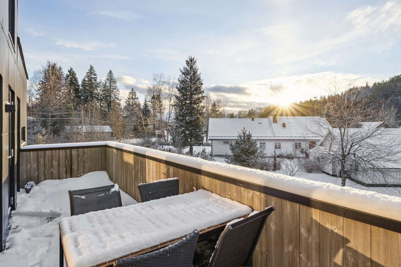 Balkong med utgang fra stuen på 12 kvm. Galleribilde
