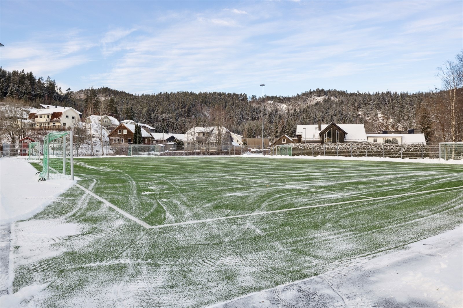 Idrettsplass i gangavstand fra boligen. Galleribilde
