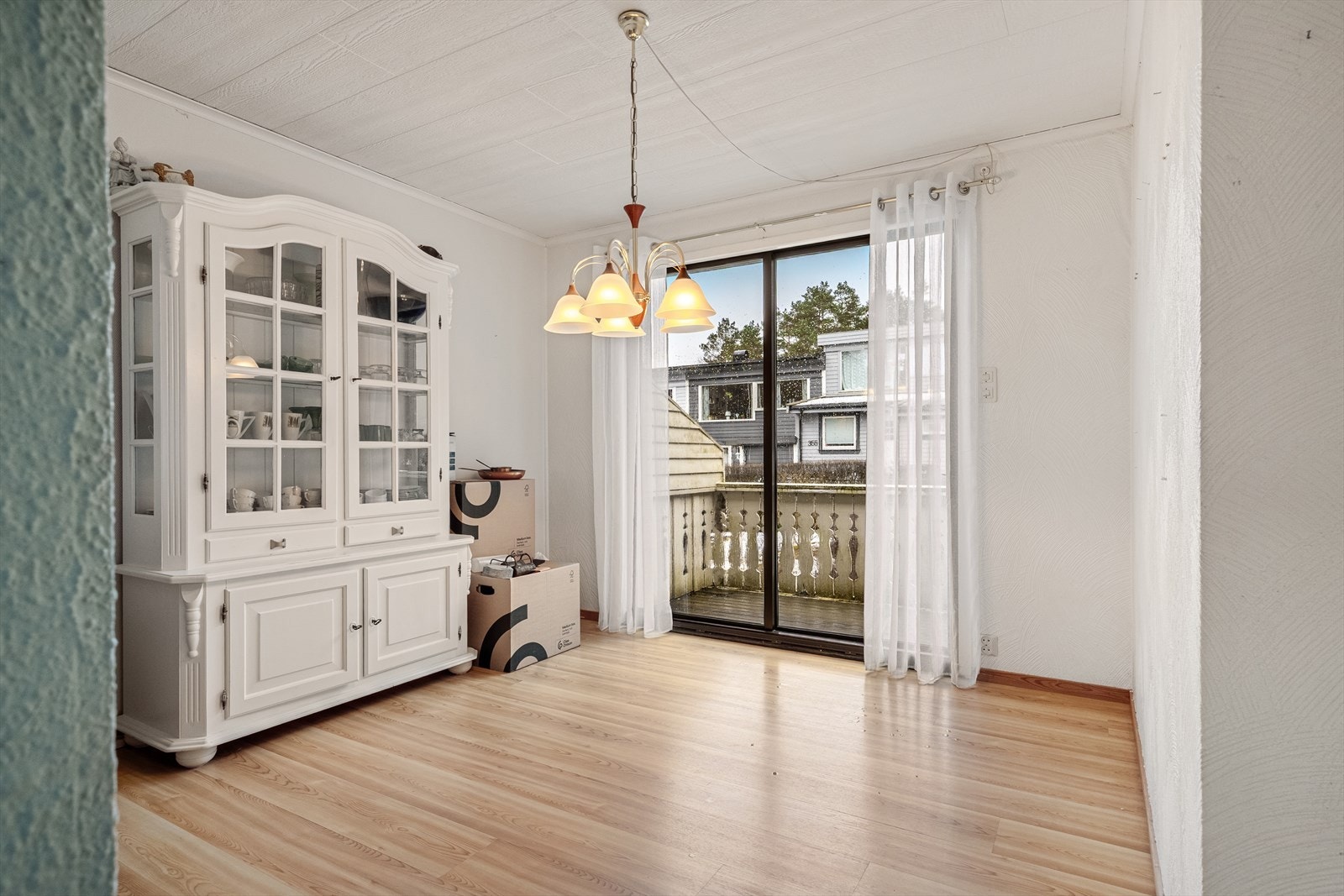 Spisestue med utgang til altan Galleribilde