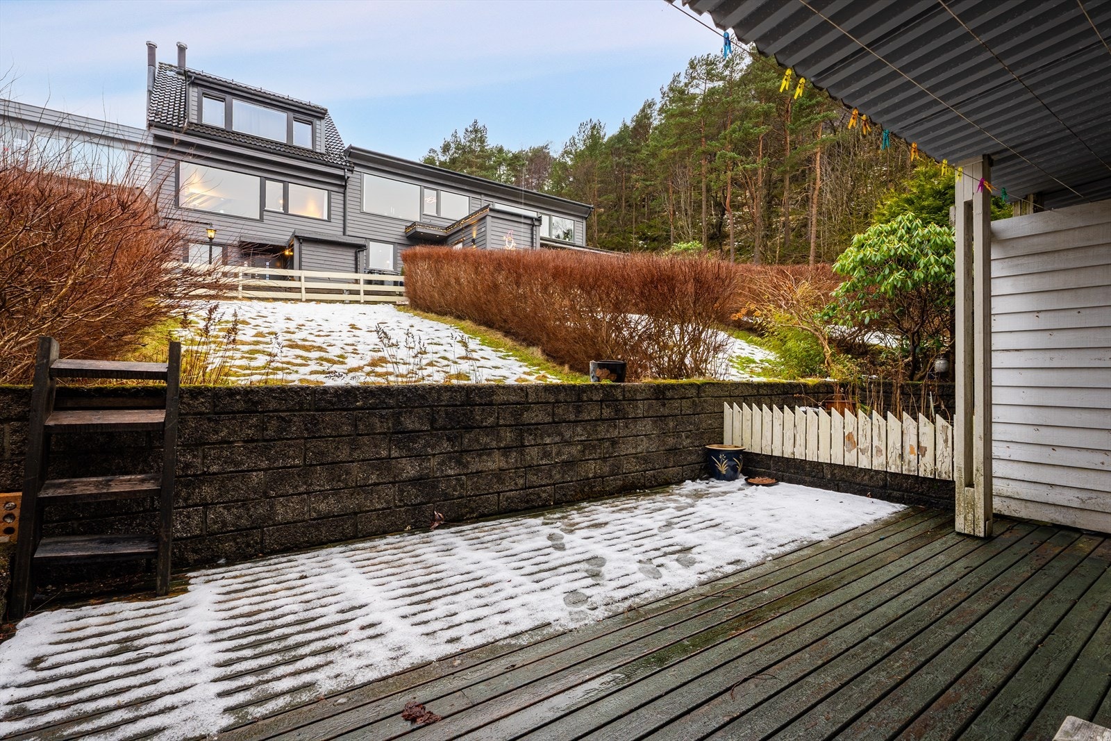 Terrasse på 25 kvm. og hage Galleribilde