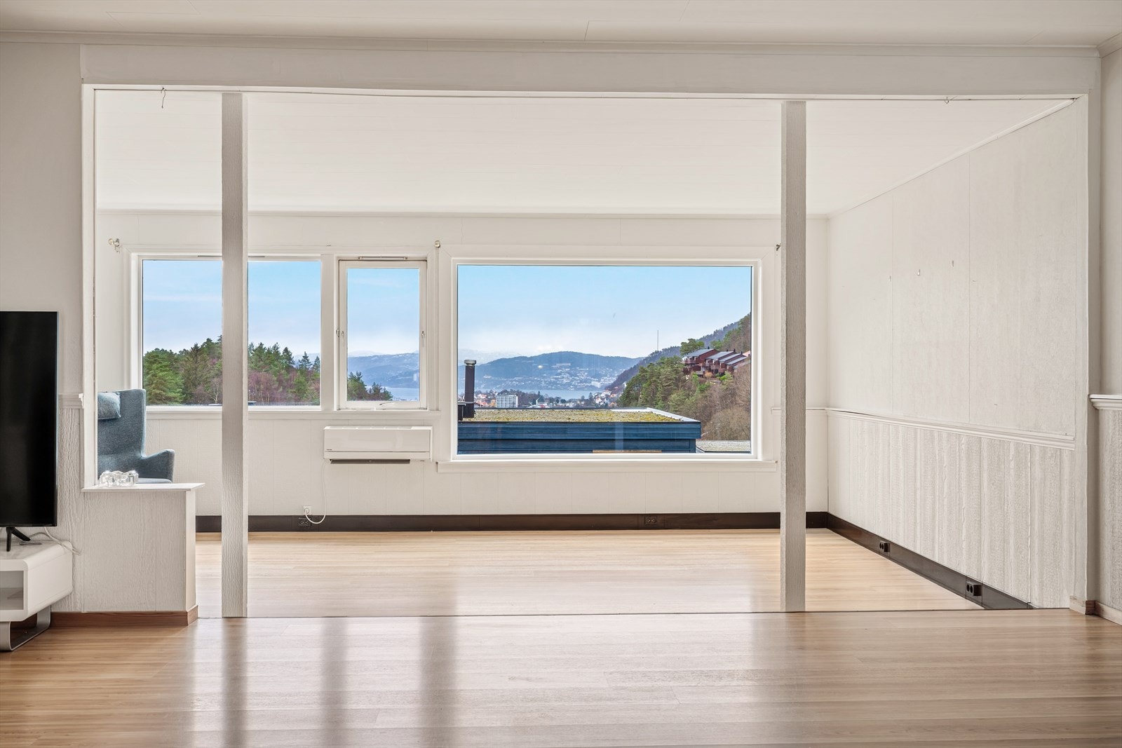 Kort vei til barnehager, Rema 1000, Nygårdslien skole, Lyngbø fotballbane, Laksevåghallen, MOVA, Laksevåg Senter og Vestkanten Galleribilde